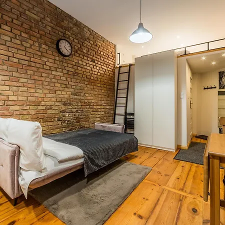 Garbary With Mezzanine By Bookinghost شقة